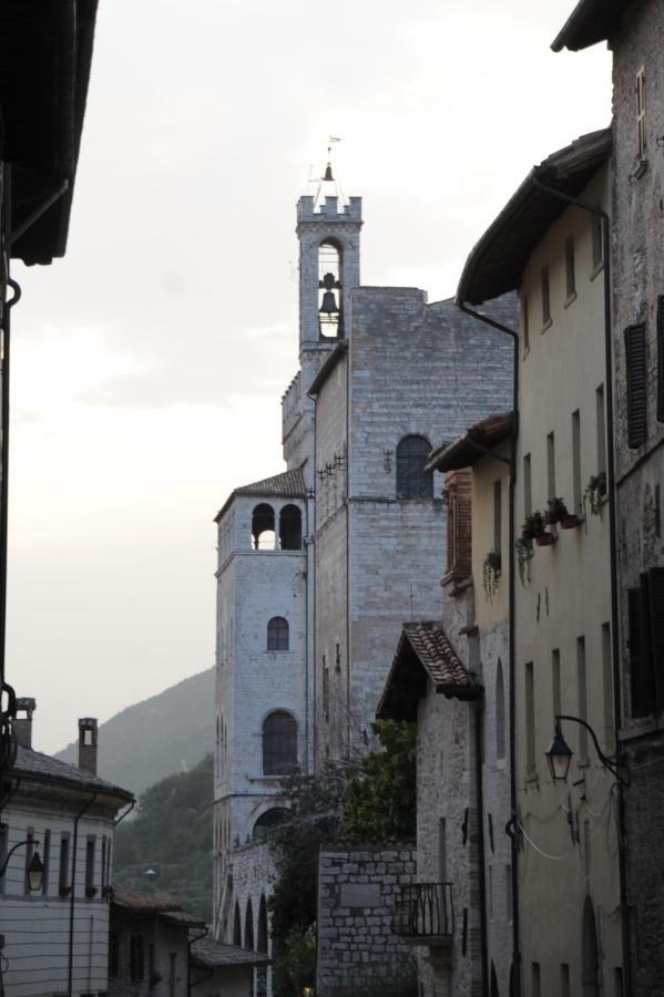 O Rosa Bella Appartamento Via Savelli Della Porta 24 Gubbio Exterior photo